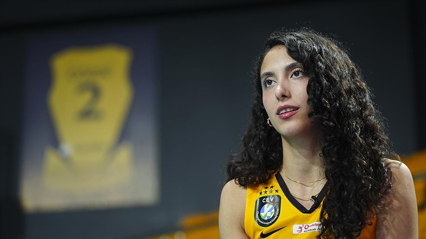 VakıfBank oyuncusu Deniz Uyanık'ın hayali, sezonu Avrupa'nın zirvesinde tamamlamak
