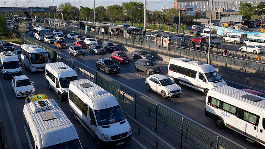 Trafiğe 4 ayda 690 bin taşıt eklendi: Yarısı 4 büyük ilde