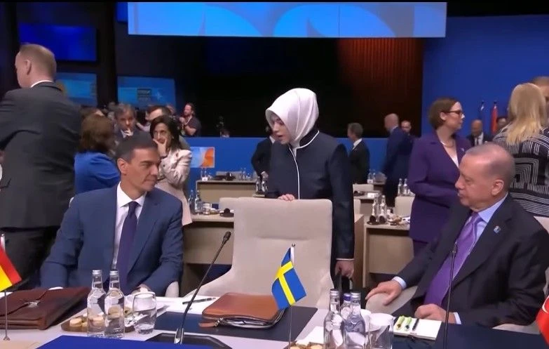 Cumhurbaşkanı Erdoğan, İspanya Başbakanı Sanchez ile sohbet etti