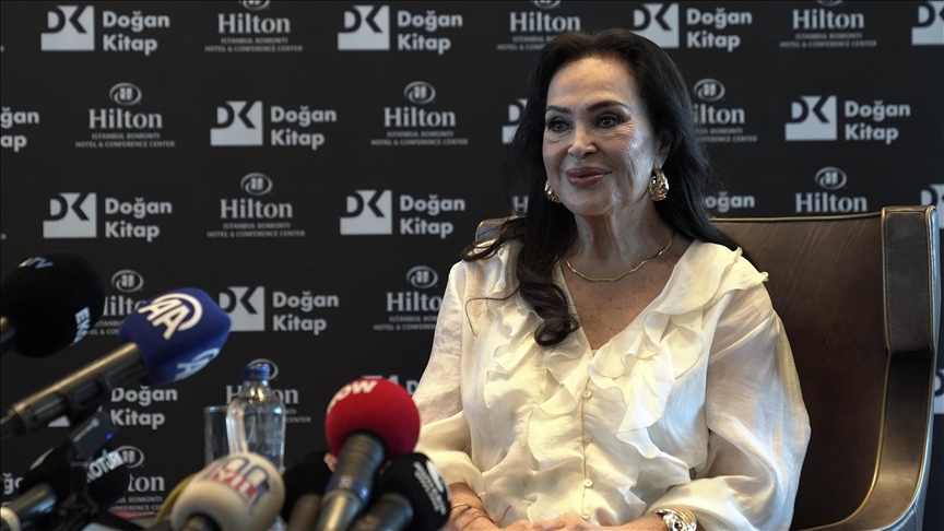 Türkan Şoray'ın hayatını yakın arkadaşı Bircan Usallı Silan kaleme aldı