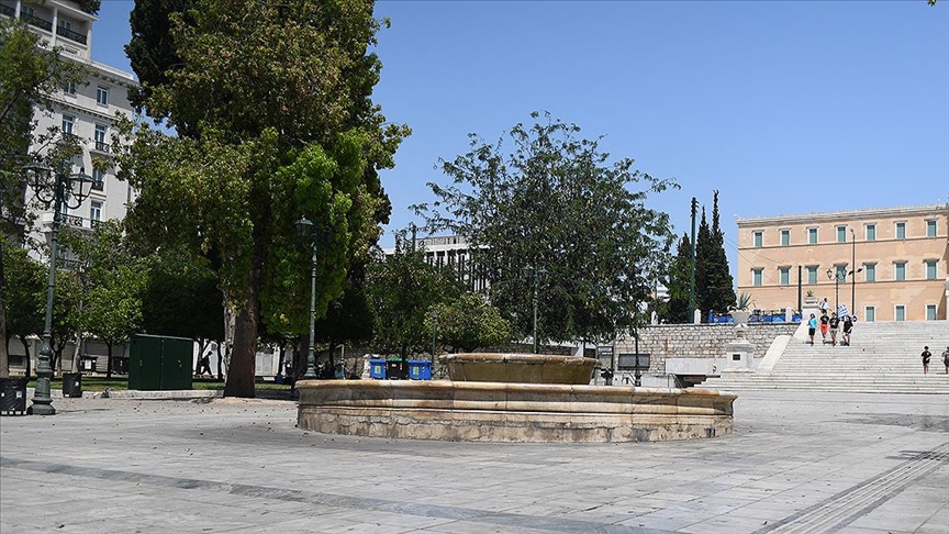 Yunanistan'da yüksek sıcaklıklar nedeniyle öğle saatlerinde açık alanlardaki çalışmalar yasaklandı