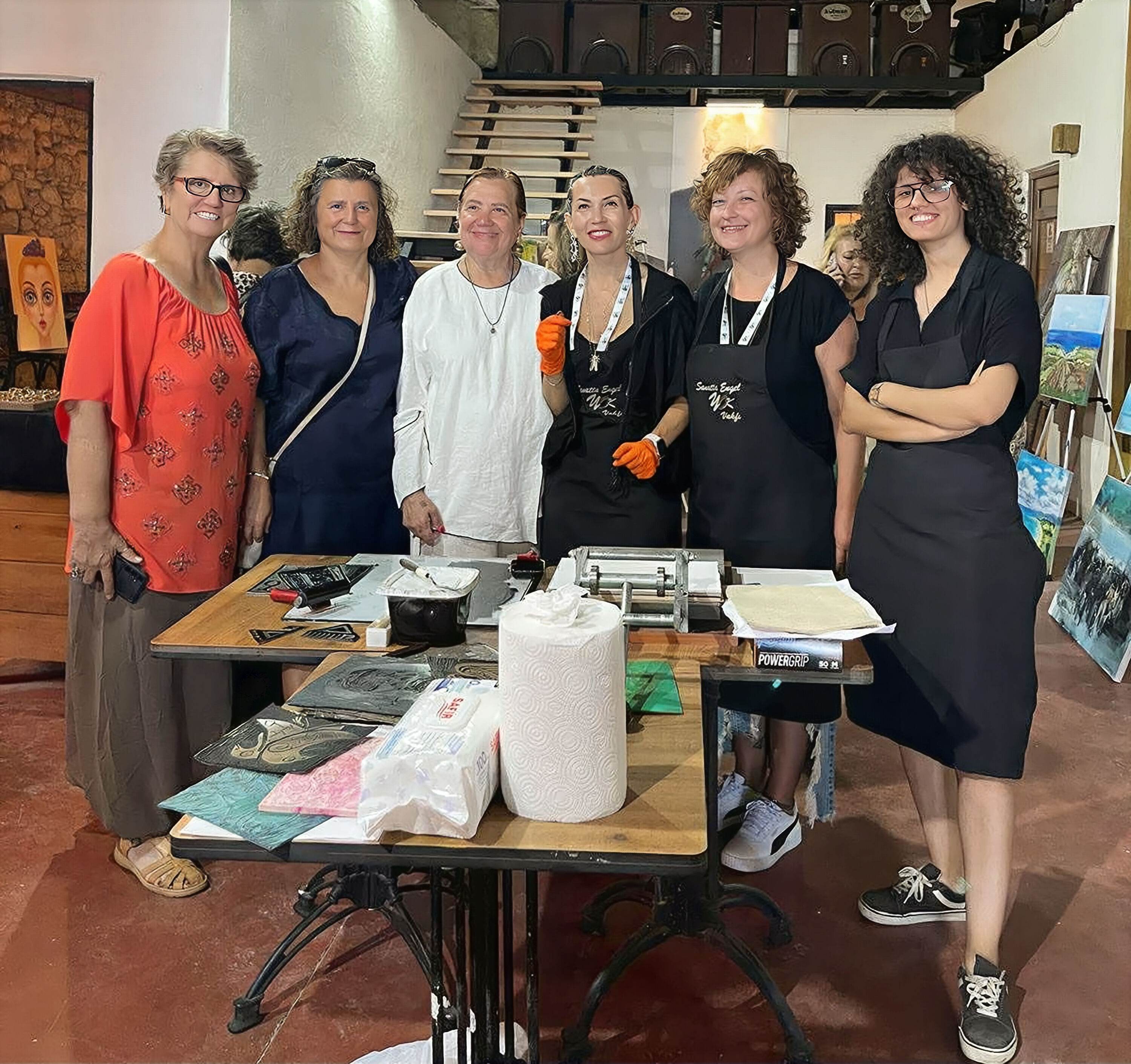 Sempozyum Başkanı Prof. Melihat Tüzün Katılımcılar Ile 2