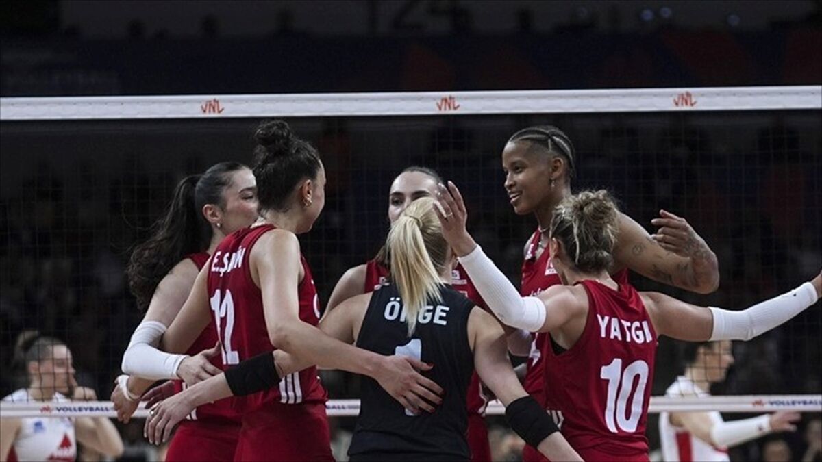 A Milli Kadın Voleybol Takımı Fransa'yı 3-0 yendi