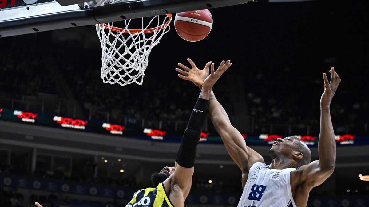 Anadolu Efes, Basketbol Süper Ligi yarı finalinde yarın Fenerbahçe Beko'yu konuk edecek