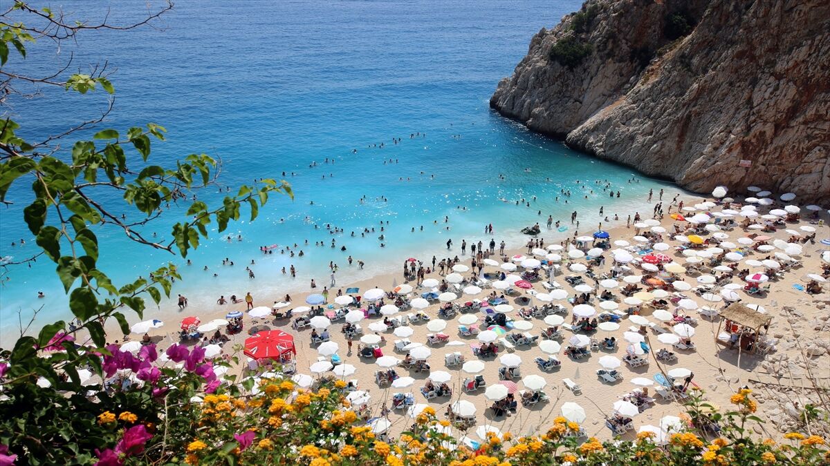 Antalya'da 'Dumansız Plaj' uygulaması başlatıldı