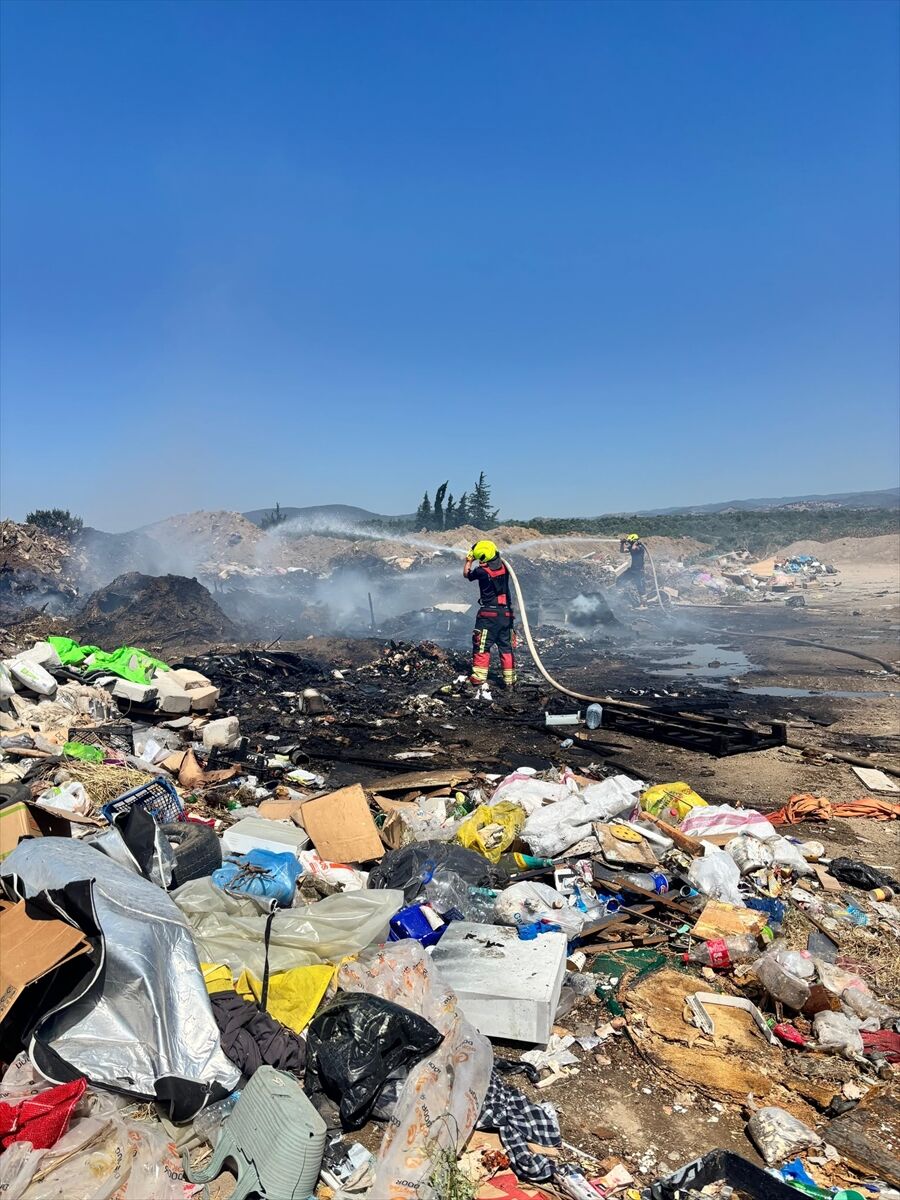 Balıkesir'de çöplük yangını söndürüldü