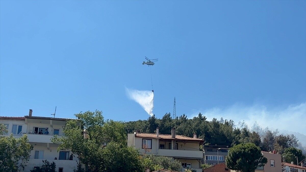 Balıkesir'deki orman yangınına havadan ve karadan müdahale ediliyor