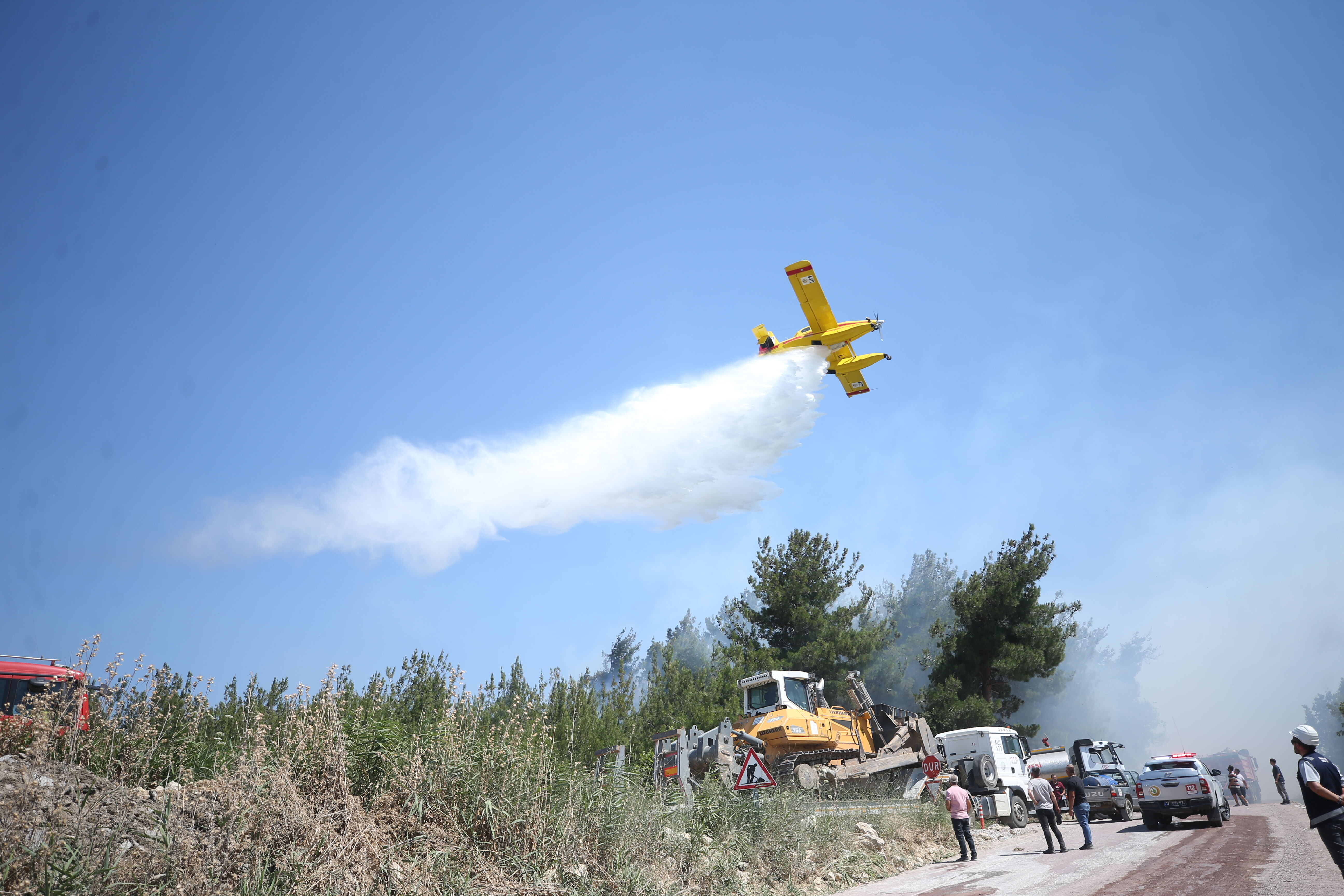 Çanakkale'de ormanlık alanda çıkan yangına müdahale ediliyor