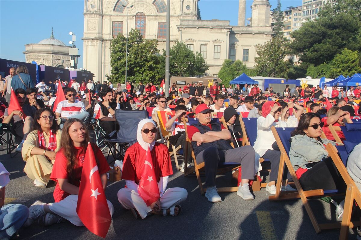 Dolmabahçe'de Turkcell ile milli maç heyecanı