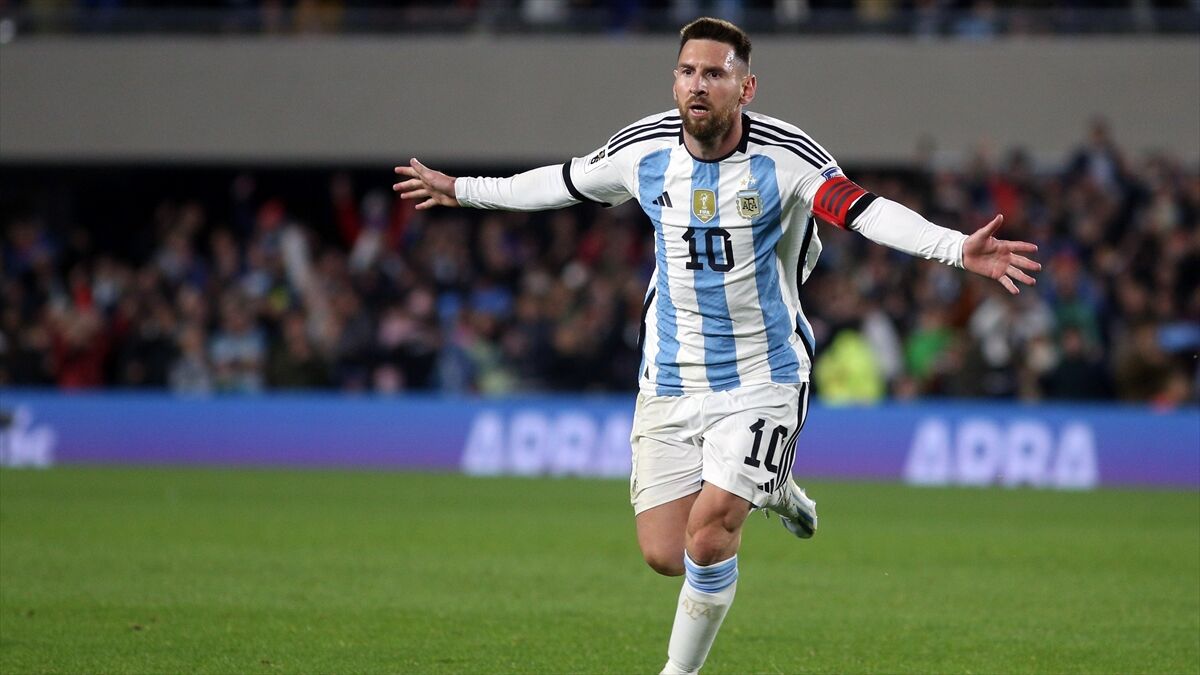 Dünya Kupası'nın iki 'Altın Top'a sahip tek oyuncusu Messi