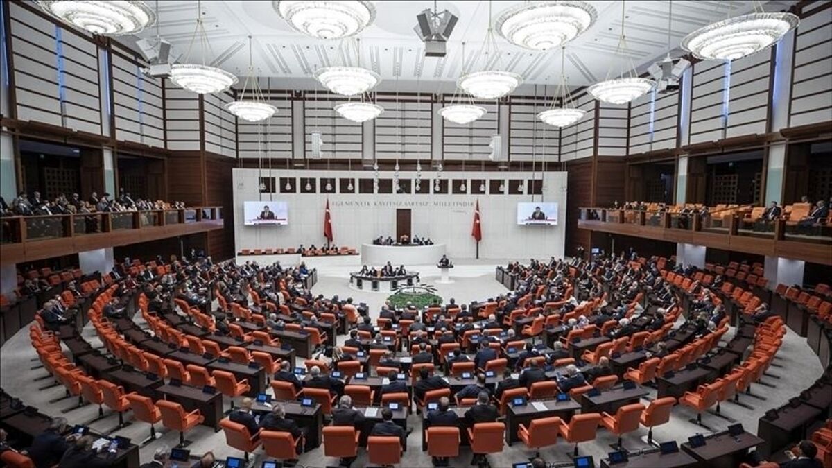 Emniyet Teşkilatı ve basına yönelik düzenlemeleri de içeren kanun teklifi TBMM Genel Kurulunda kabul edildi
