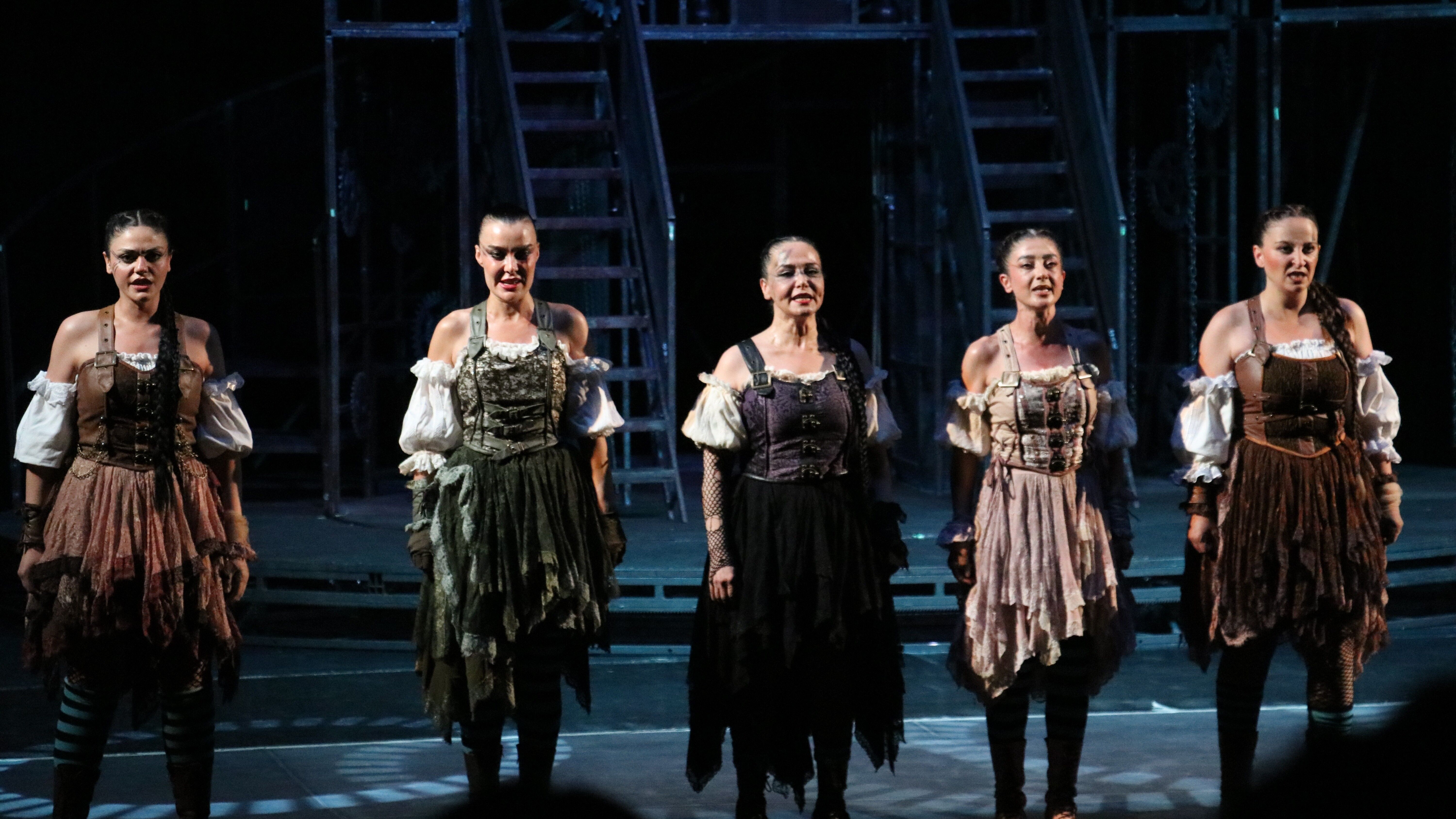 İstanbul Devlet Tiyatrosu, 'Lysistrata' oyunuyla Bulgaristan'da sahne aldı