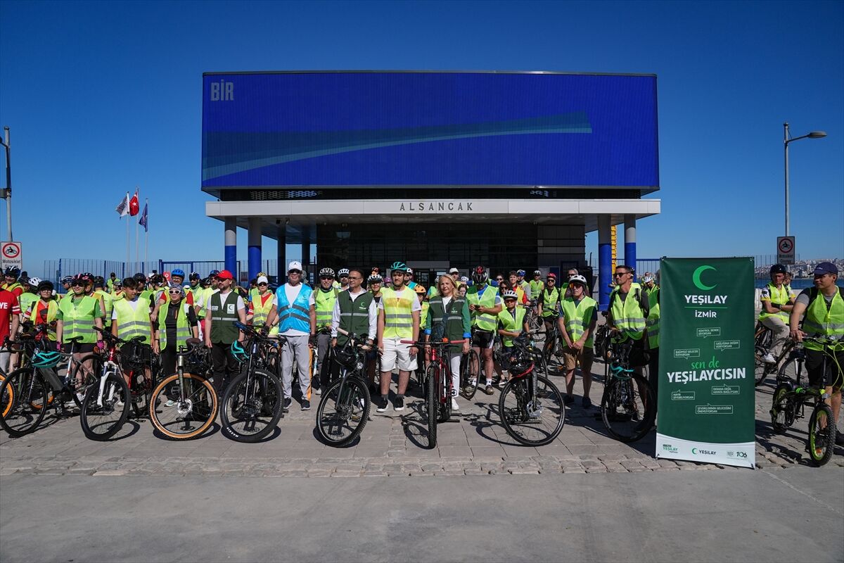 İzmir'de Yeşilay'ın organizasyonunda sağlıklı yaşam için pedal çevrildi