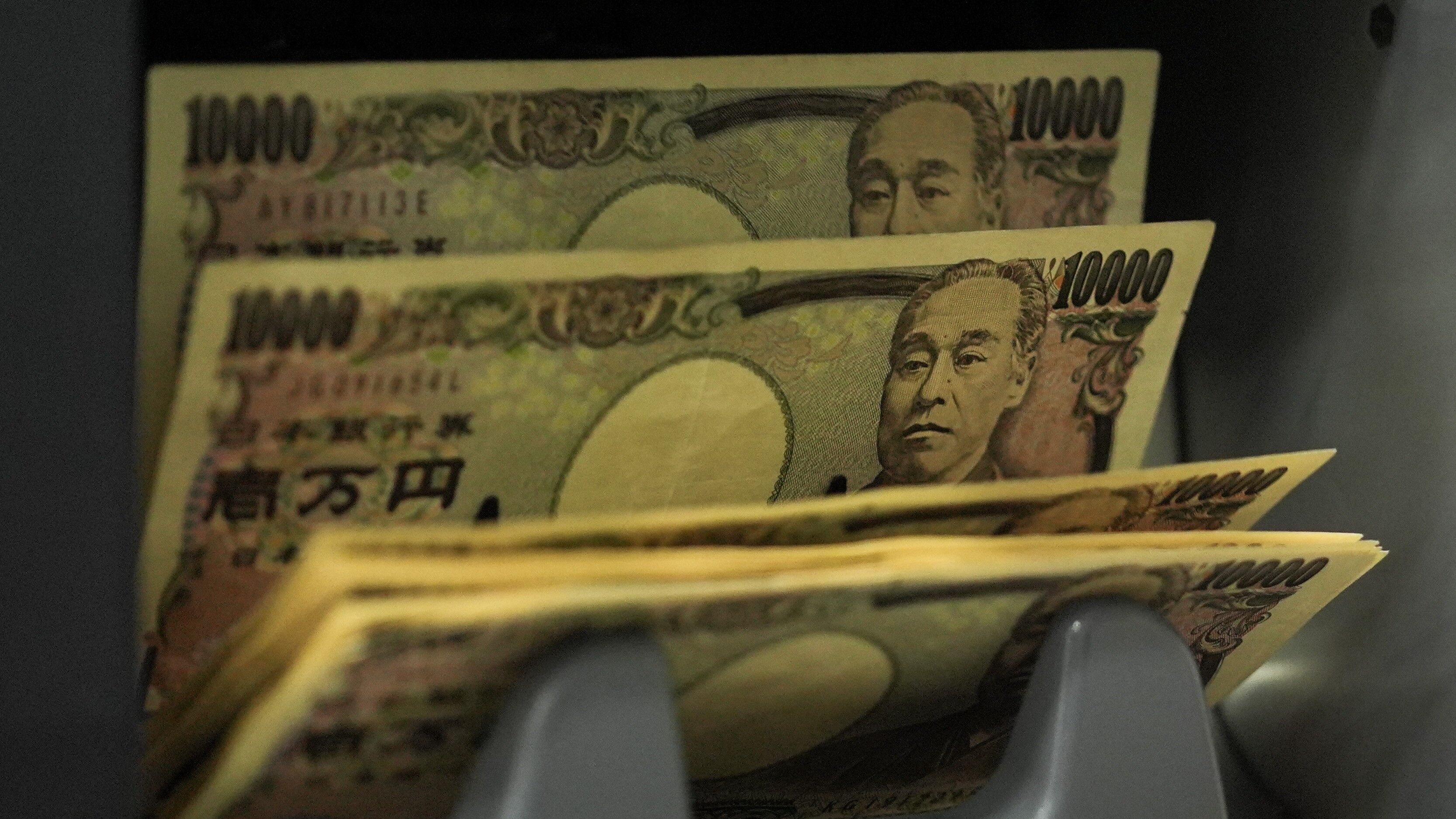 Japonya'da 2040'a kadar stratejik alanlara 2,2 trilyon dolar yatırım hedefleniyor