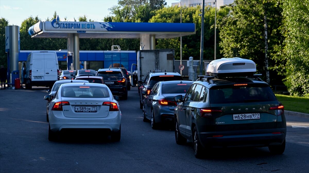 Rusya'nın Saratov bölgesinde benzin satışına kısıtlama getirildi