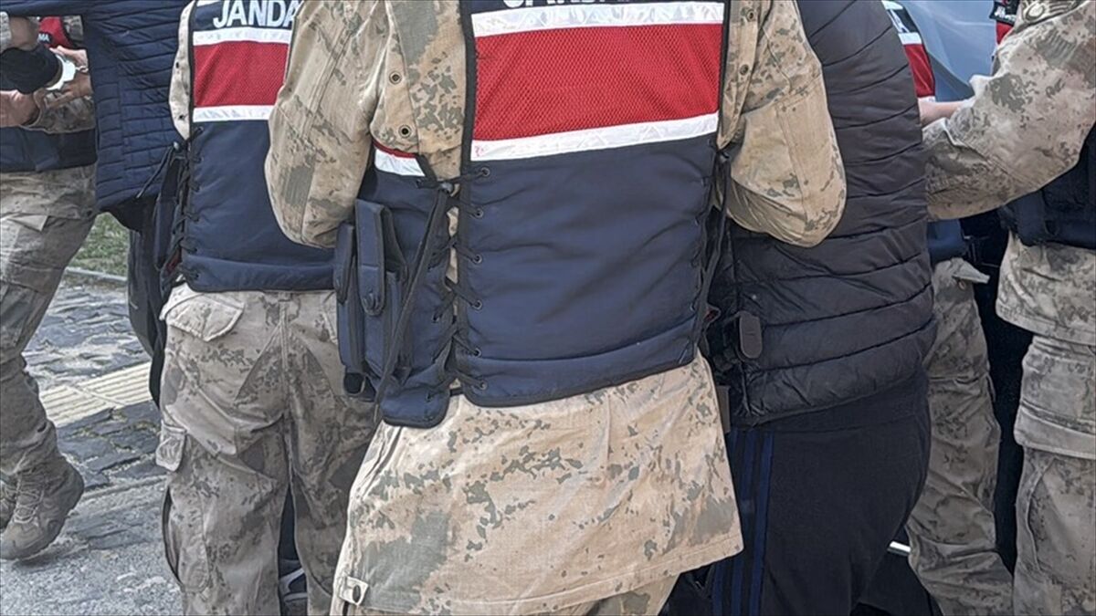 Sosyal medya üzerinden uyuşturucu satanlara yönelik operasyonda 43 şüpheli yakalandı