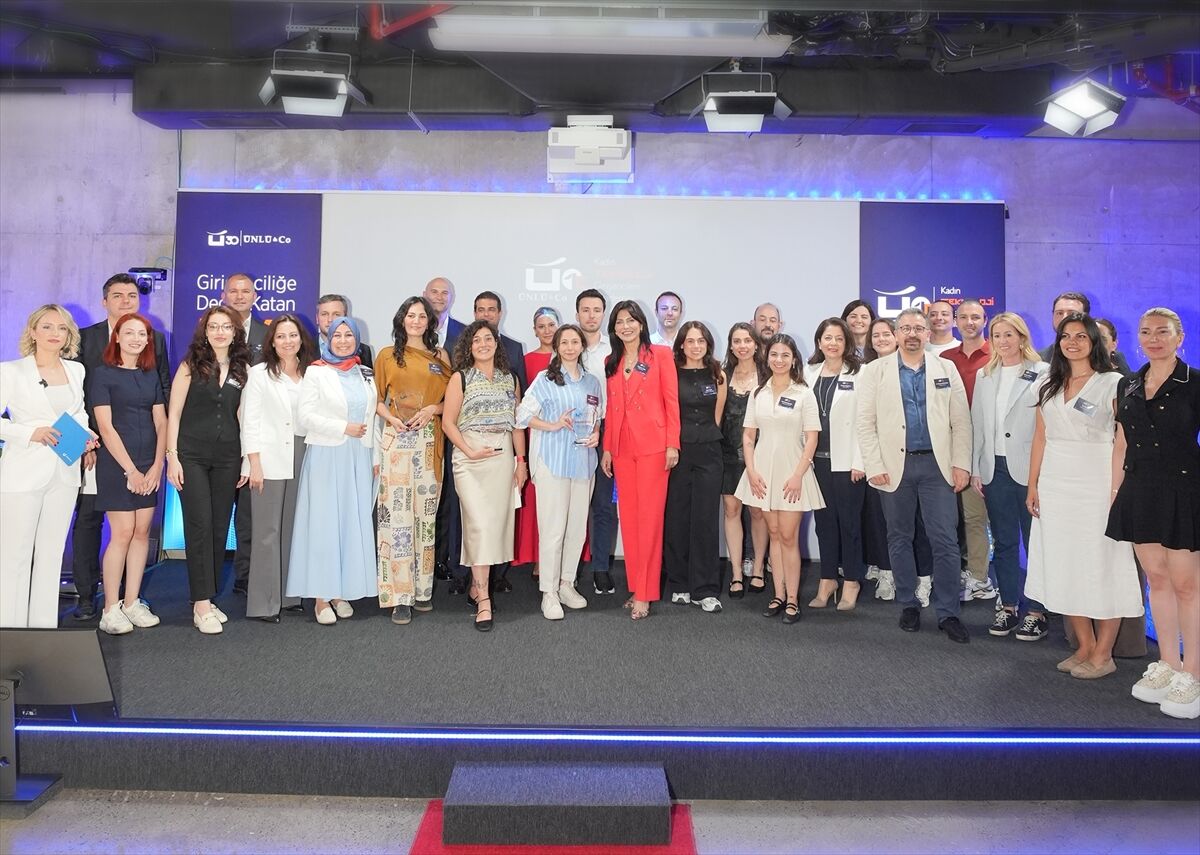 ÜNLÜ & Co Kadın Teknoloji Girişimcileri Akademisi'nin 2025-2026 dönemi tamamlandı