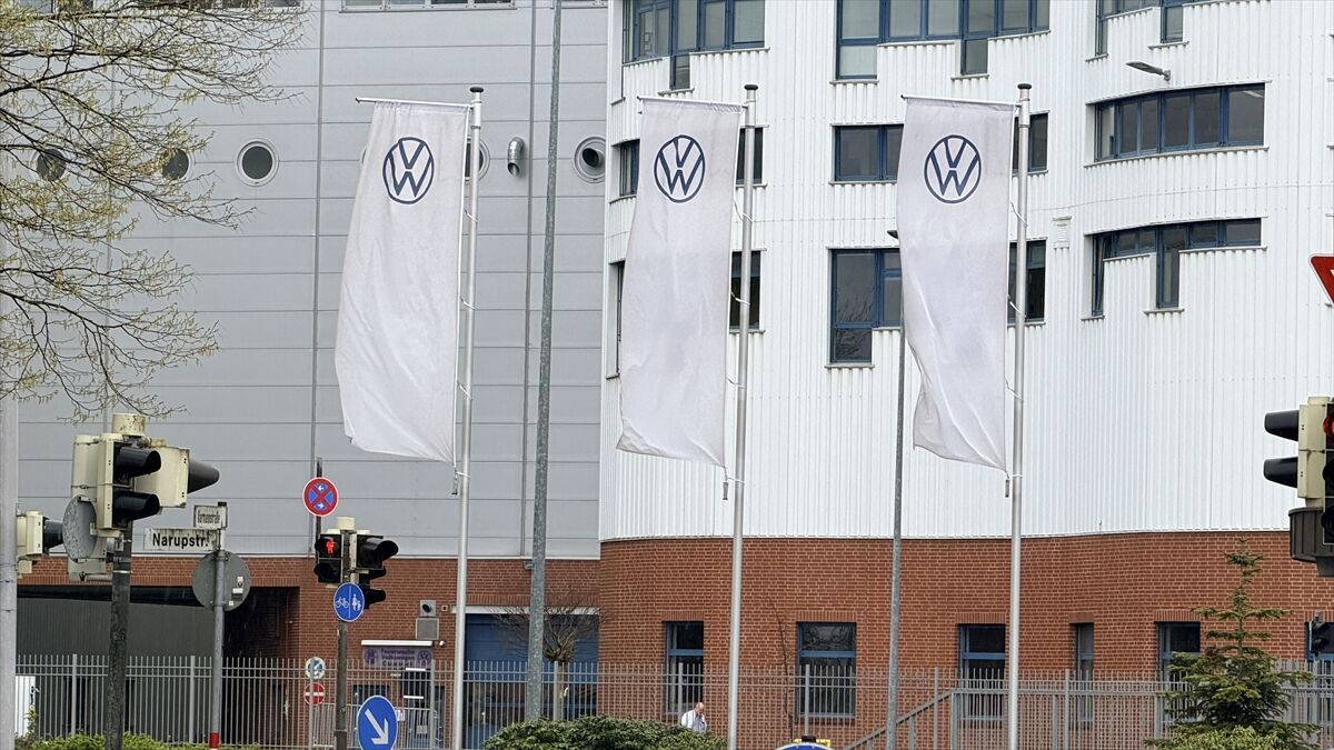 Volkswagen'deki geniş çaplı küçülme iddialarına sendikalardan sert tepki