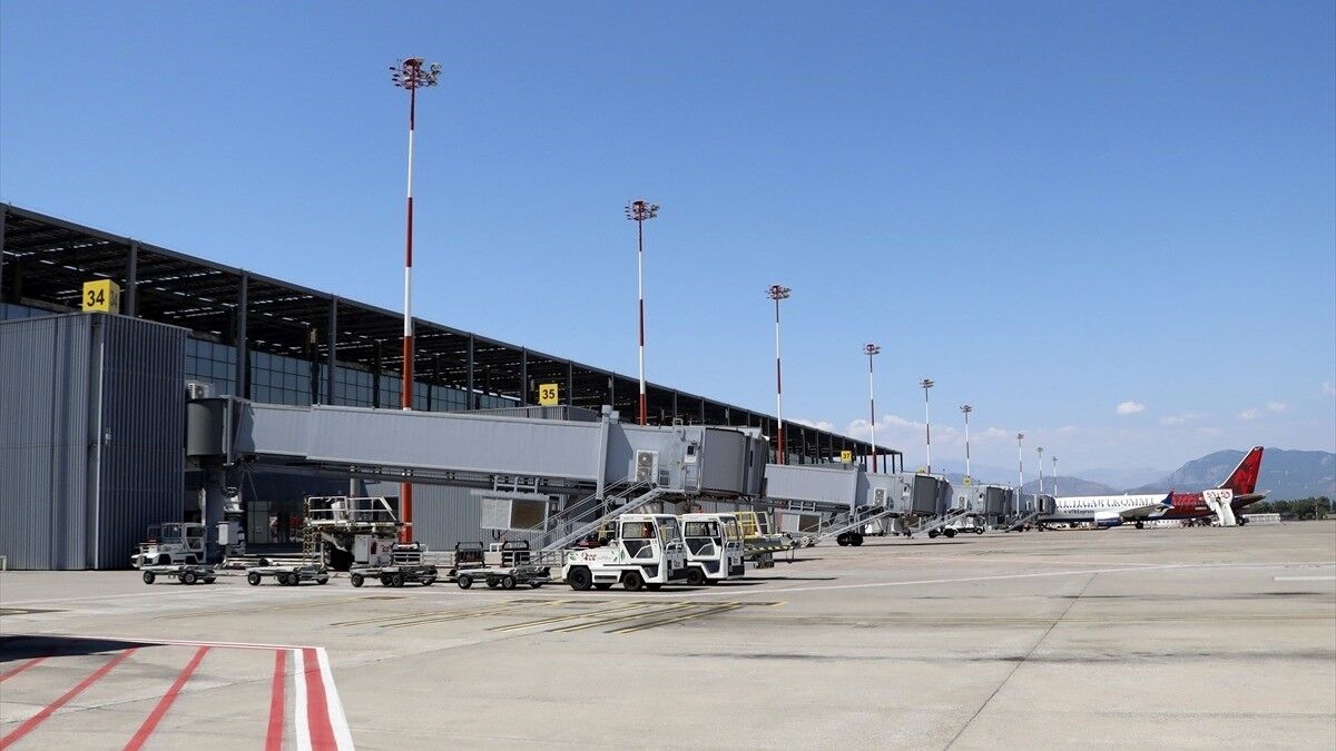 YDA Dalaman Havalimanı elektrik ihtiyacını tamamen çatı GES'ten karşılayarak dünyada ilke imza attı