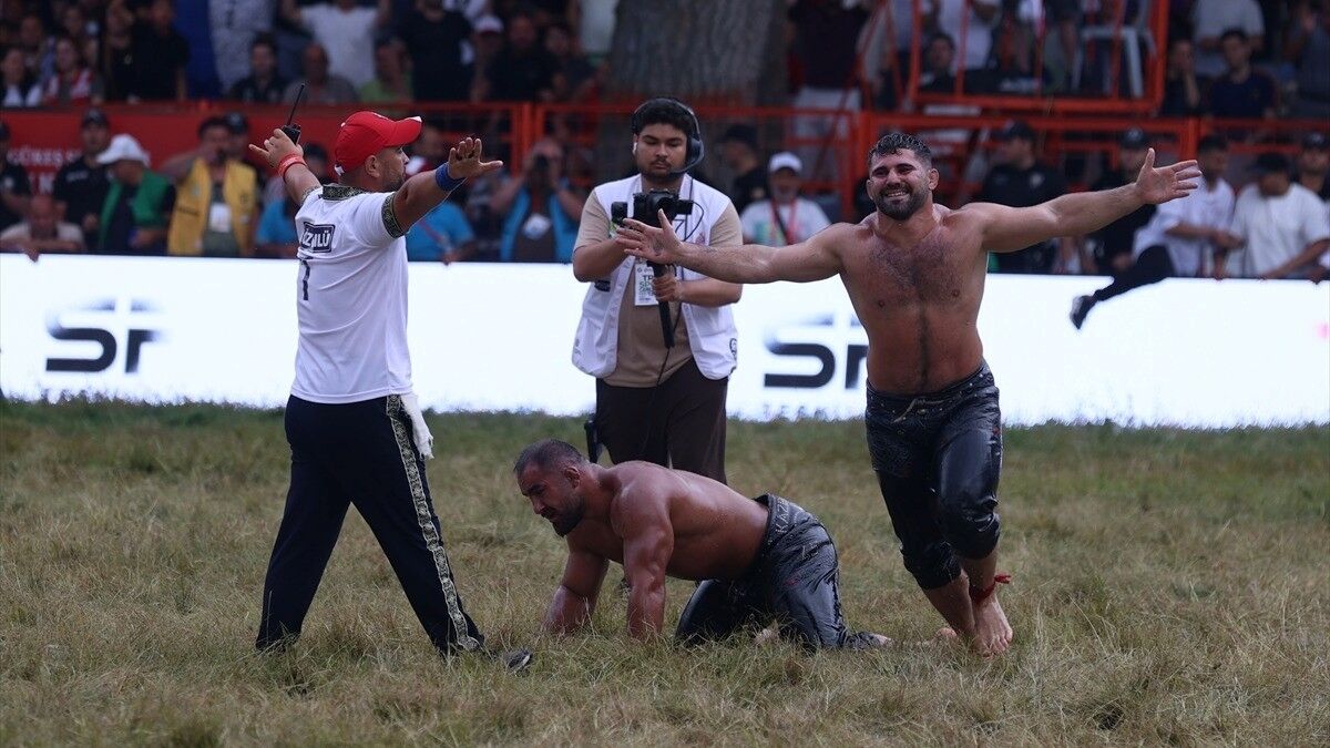 665. Tarihi Kırkpınar Yağlı Güreşleri'nde başpehlivan Erkan Taş oldu