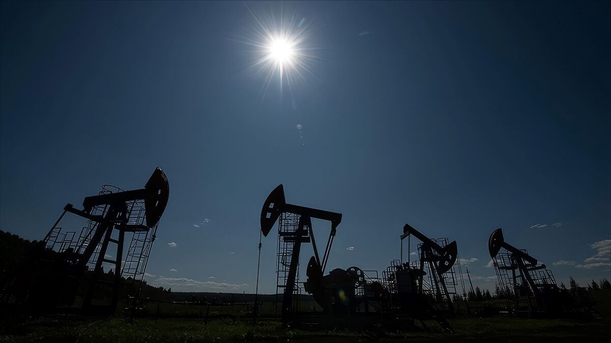 ABD, Hürmüz Boğazı'nda petrol akışının hızlanmasıyla bu yıl için petrol fiyatı tahminini düşürdü