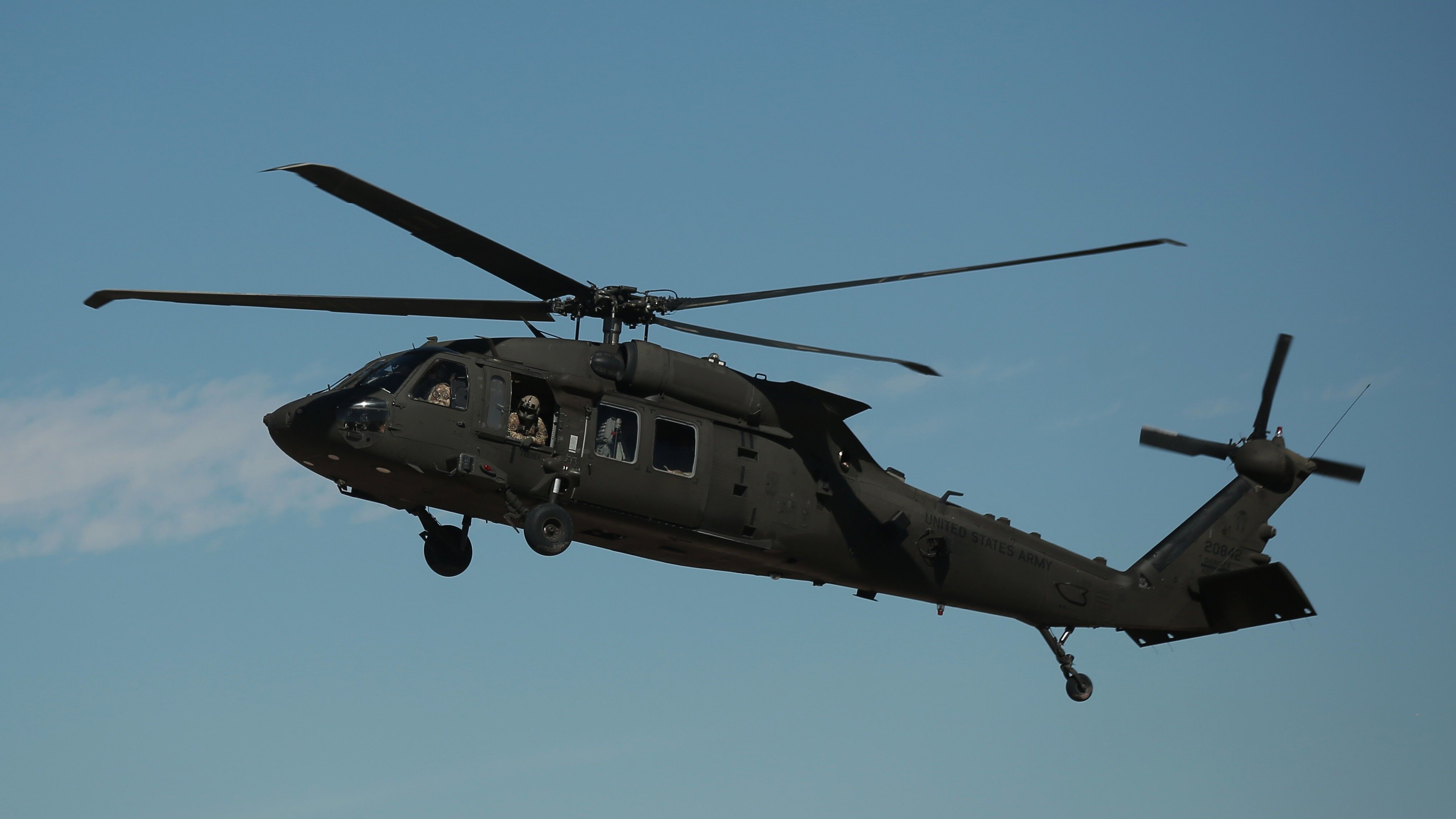 ABD'de askeri helikopter Washington'a acil iniş yaptı