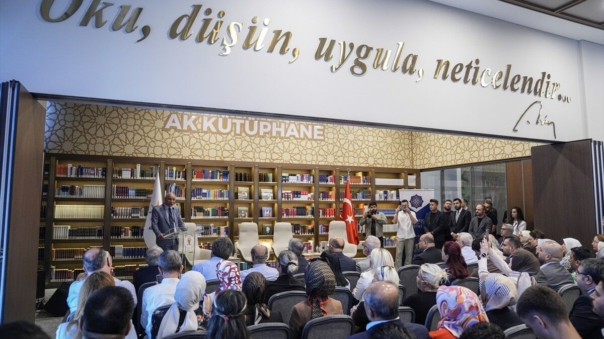 AK Parti'de şair Erdem Bayazıt'ı Anma ve Anlama programı düzenlendi