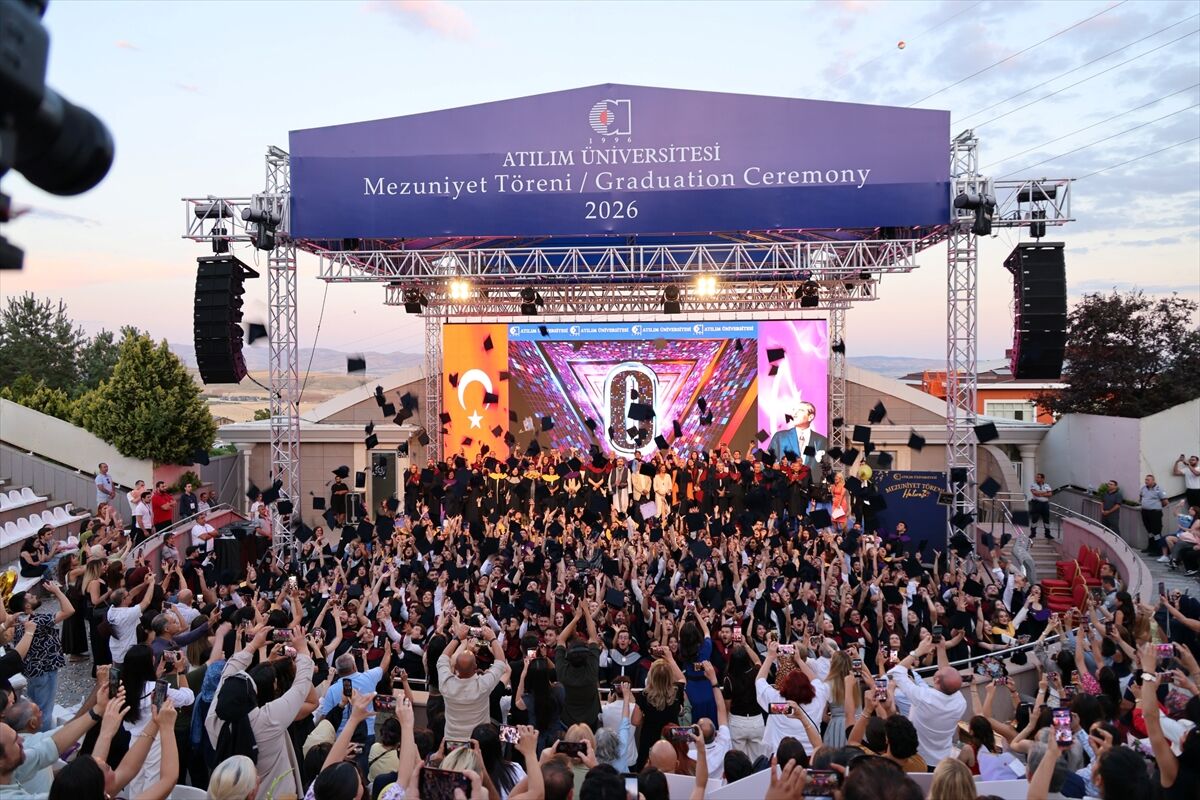 Atılım Üniversitesi 2025-2026 mezunlarını uğurladı