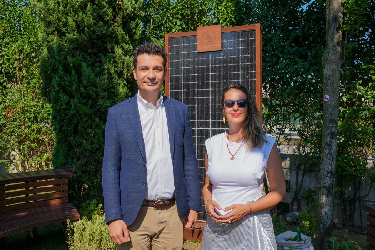 Avrasya Tüneli Güneş Enerjisi Santrali'nde zarar gören güneş paneli sanat eserine dönüştü