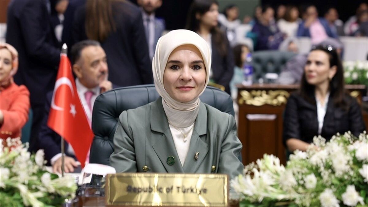 Bakan Göktaş: Dile getirilen her söz Müslüman kadınların yeni yüzyıldaki yürüyüşüne istikamet kazandıracak