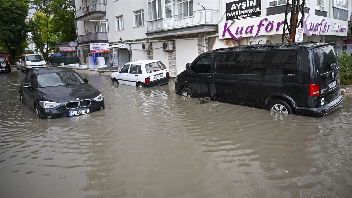 Başkentte sağanak hayatı olumsuz etkiledi