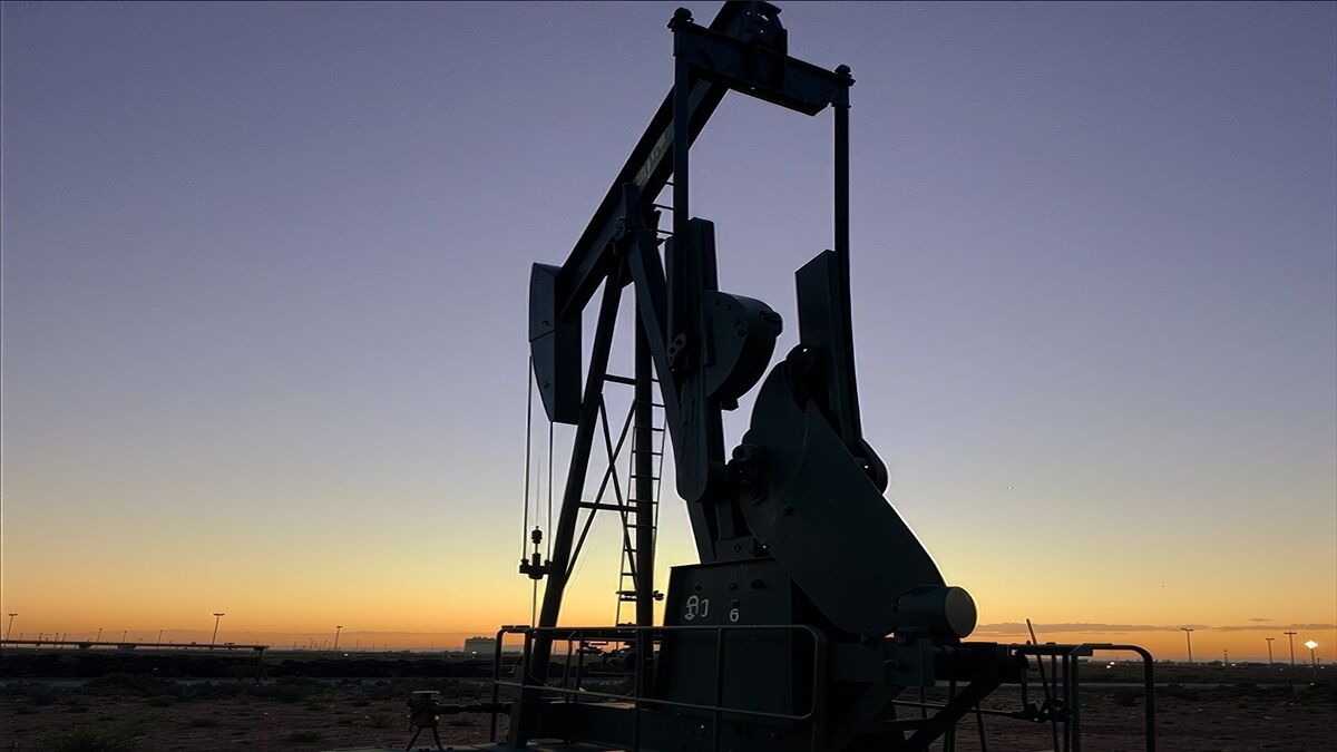 Brent petrol Rusya'ya yönelik yeni ABD yaptırımı beklentisiyle yüzde 5'e yakın yükseldi