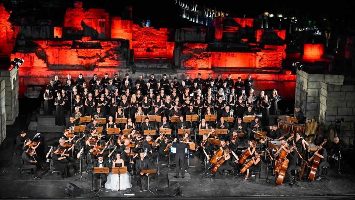 'Carmina Burana' kantatı Efes Opera ve Bale Festivali'nde sanatseverlerle buluştu
