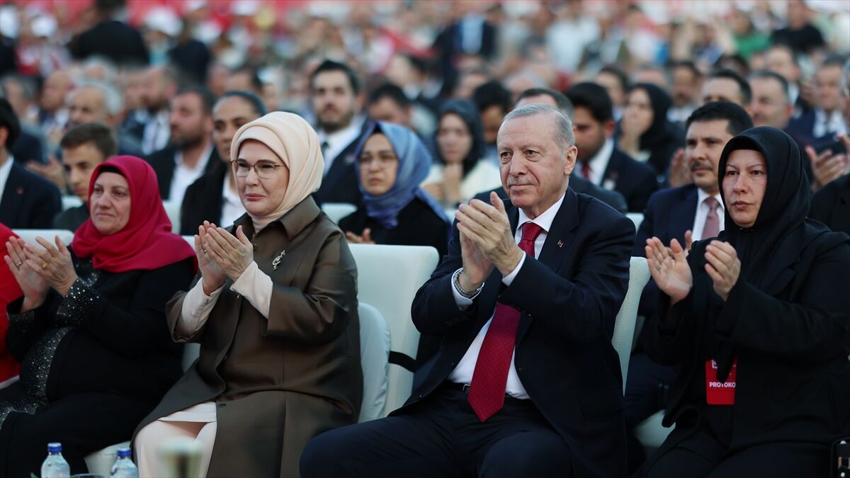 Emine Erdoğan'dan '10. Yılında 15 Temmuz: İrade Bizim, Zafer Bizim' programına ilişkin paylaşım