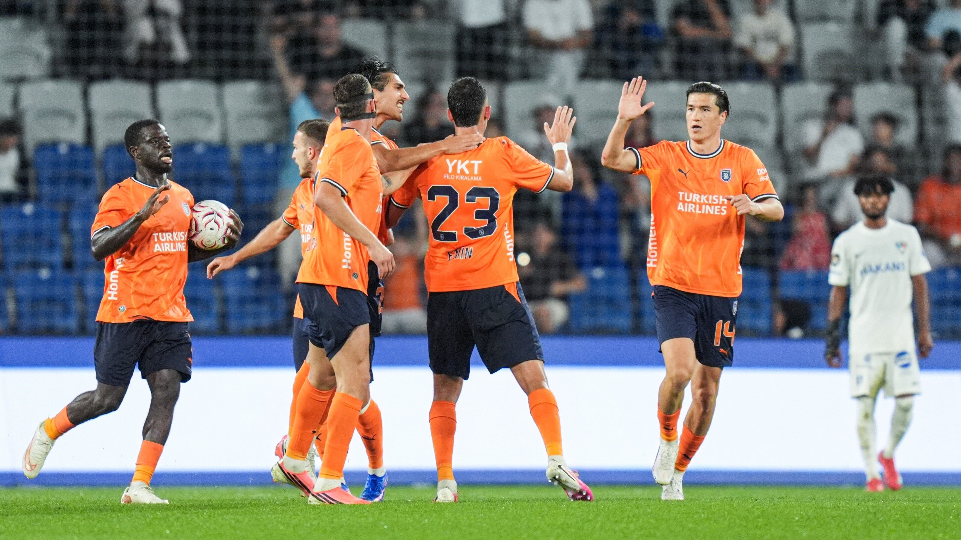 İstanbul Başakşehir, UEFA Konferans Ligi'nde tur için sahaya çıkacak