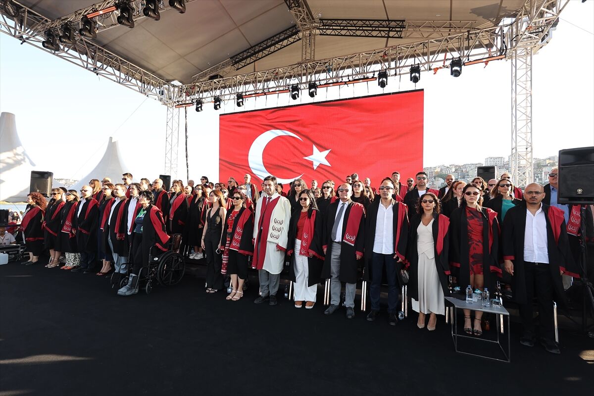 İstanbul Bilgi Üniversitesi'nde mezuniyet töreni düzenlendi