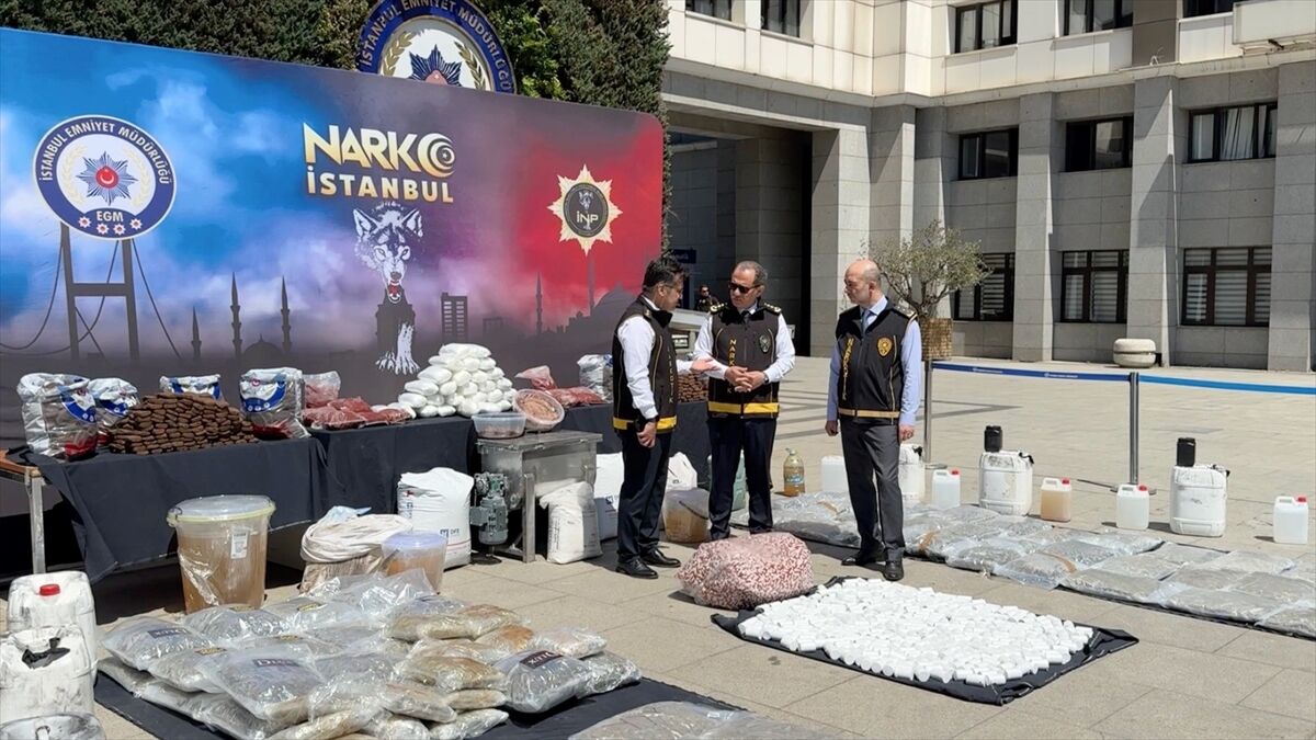 İstanbul merkezli operasyonlarda 1 ton 163 kilogram uyuşturucu ele geçirildi