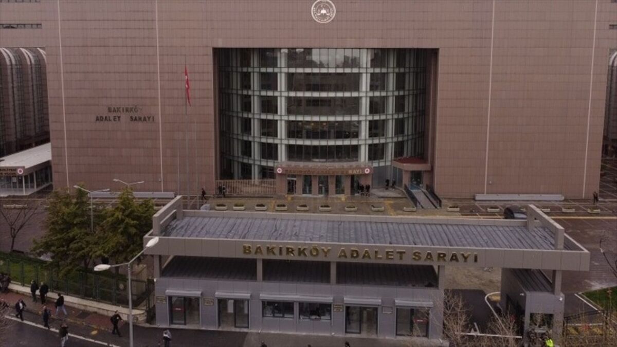 İstanbul merkezli 'yeni nesil suç örgütü' operasyonunda gözaltına alınan 24 şüpheli tutuklandı
