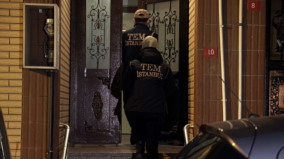 İstanbul polisi FETÖ'nün yeniden yapılanma girişimlerini son 12 ayda 609 operasyonla engelledi