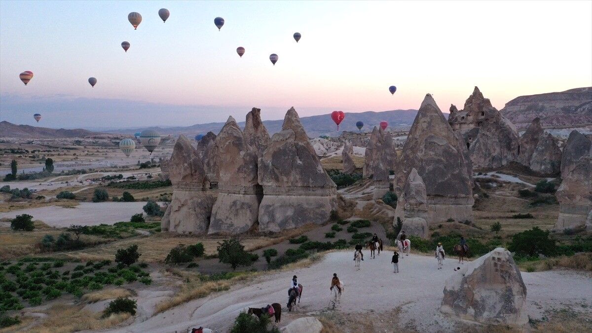Kapadokya'da yılın ilk yarısında 250 bini aşkın turist balon turuna katıldı