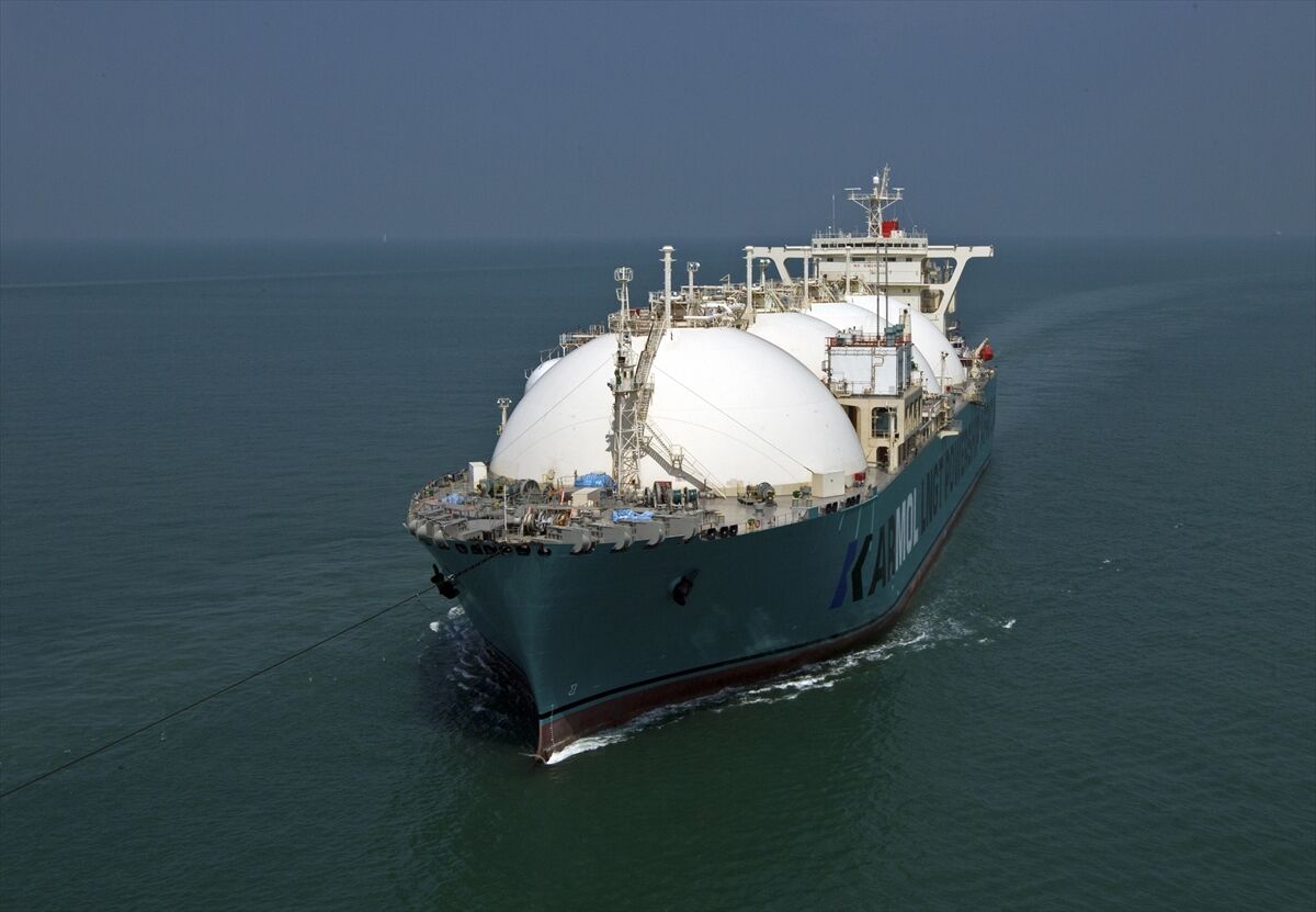 Karpowership'in inisiyatifi Kinetics, ilk yüksek kapasiteli FSRU gemisi LNGT Karadeniz'in inşasına başladı