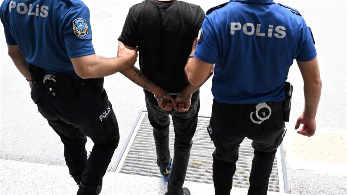Kırmızı bülten ve diğer uluslararası aramalar kapsamında bu yıl 526 kişi Türkiye'ye getirildi