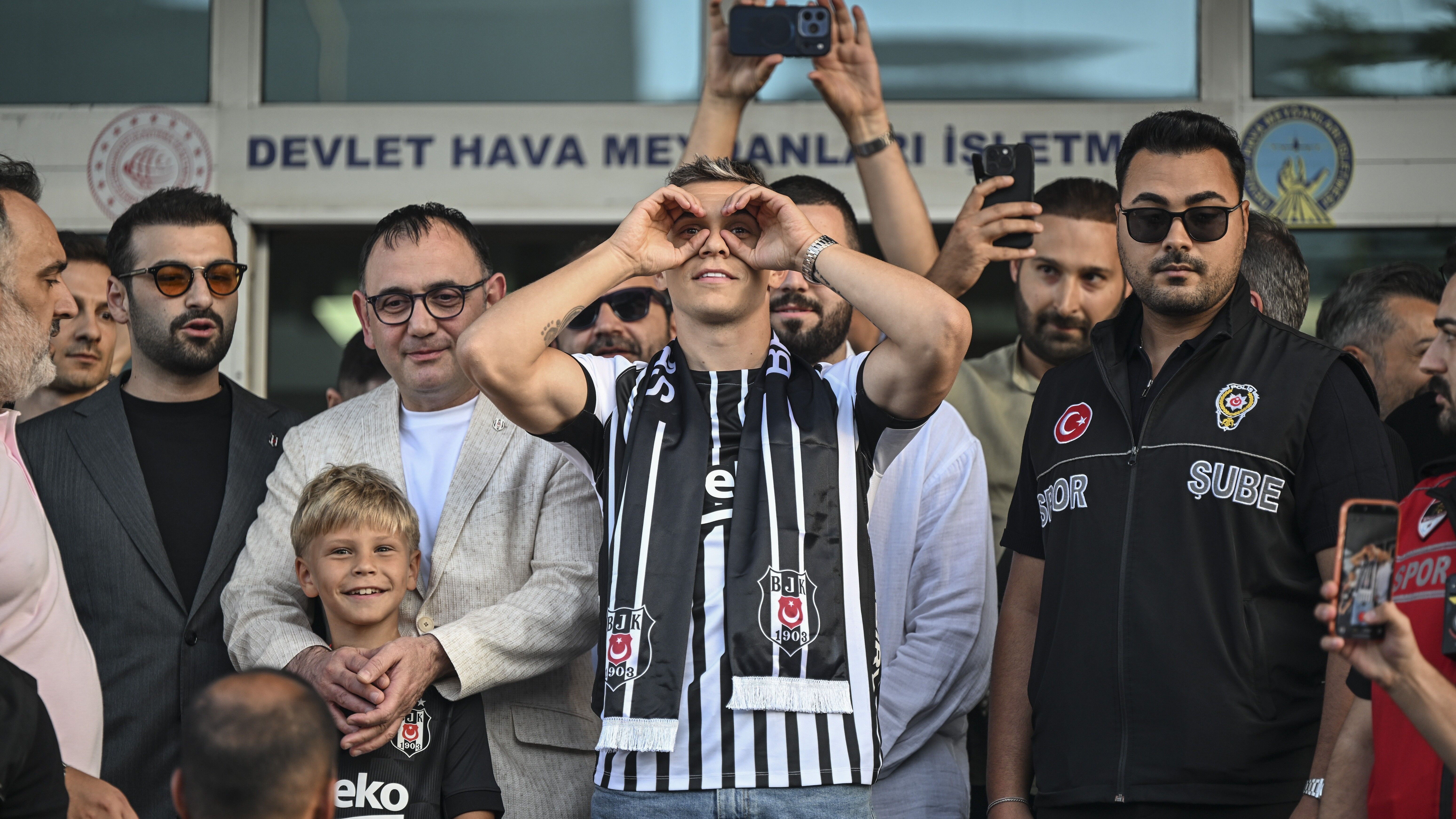 Leandro Trossard, Beşiktaş tarihinin ikinci Belçikalı futbolcusu oldu