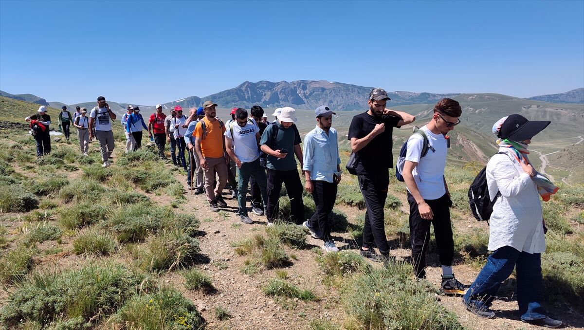 Nemrut Dağı'nda doğa yürüyüşü yapıldı