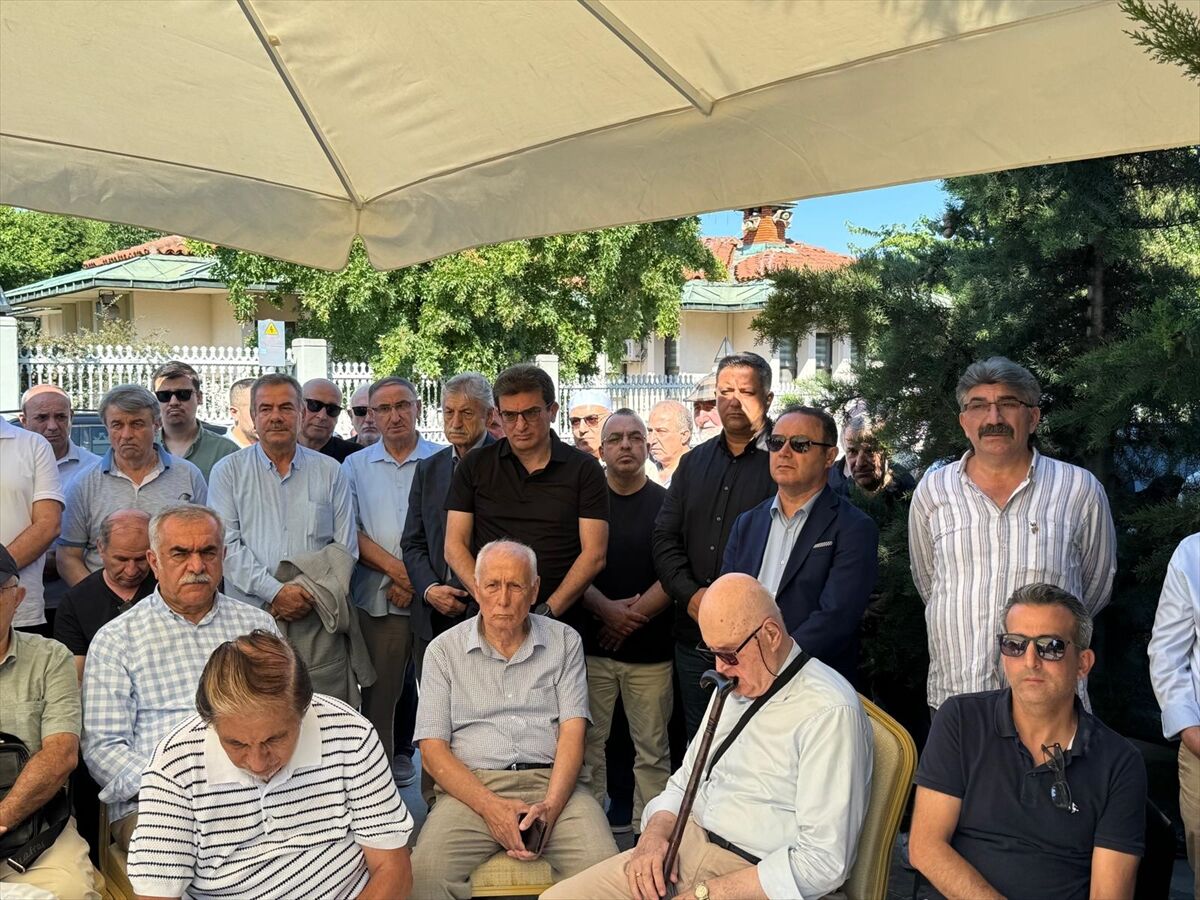 Prof. Dr. Nevzat Yalçıntaş kabri başında anıldı