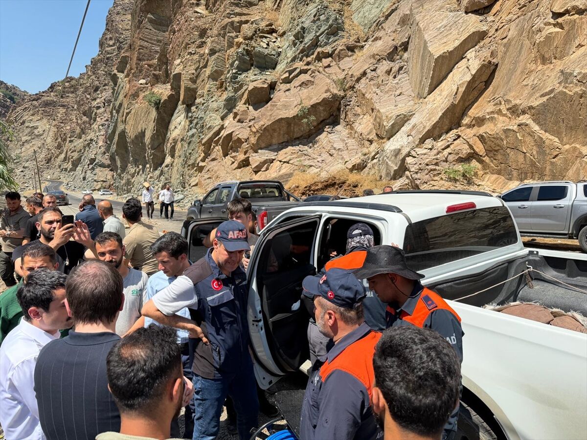 Şırnak'ta balık tutarken Habur Çayı'na düşen kişiyi arama çalışmaları sürüyor
