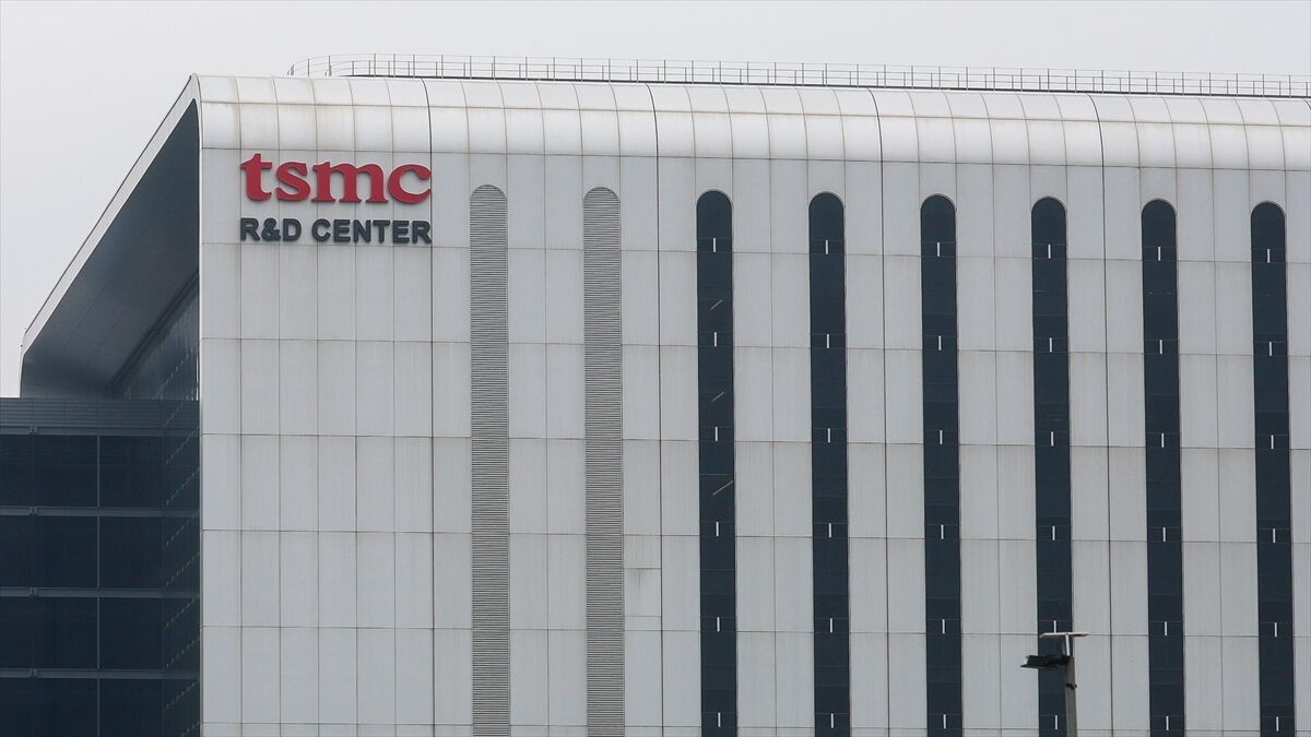 Tayvan merkezli yarı iletken üreticisi TSMC, ABD'ye 100 milyar dolarlık ek yatırım planlıyor