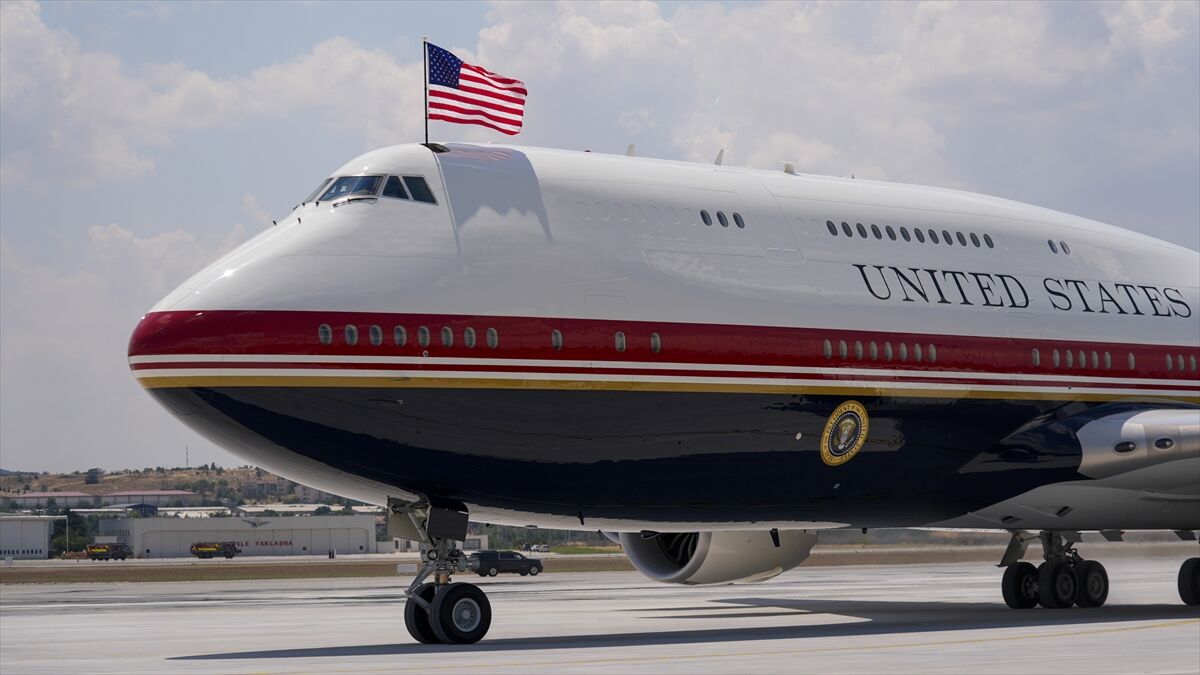 Trump'ın yeni başkanlık uçağının öncekinde bulunan bazı savunma önlemlerine sahip olmadığı iddiası