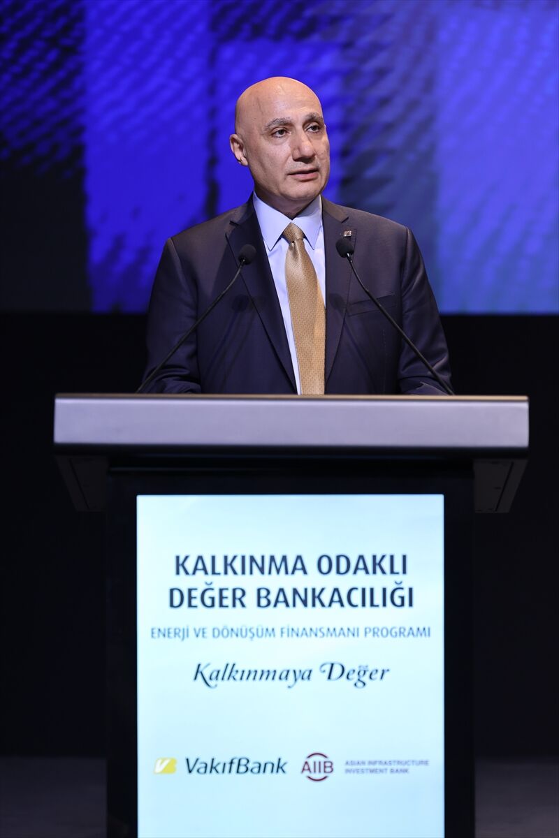 VakıfBank'tan deprem bölgesi ve yeşil dönüşüm için 300 milyon dolarlık finansman