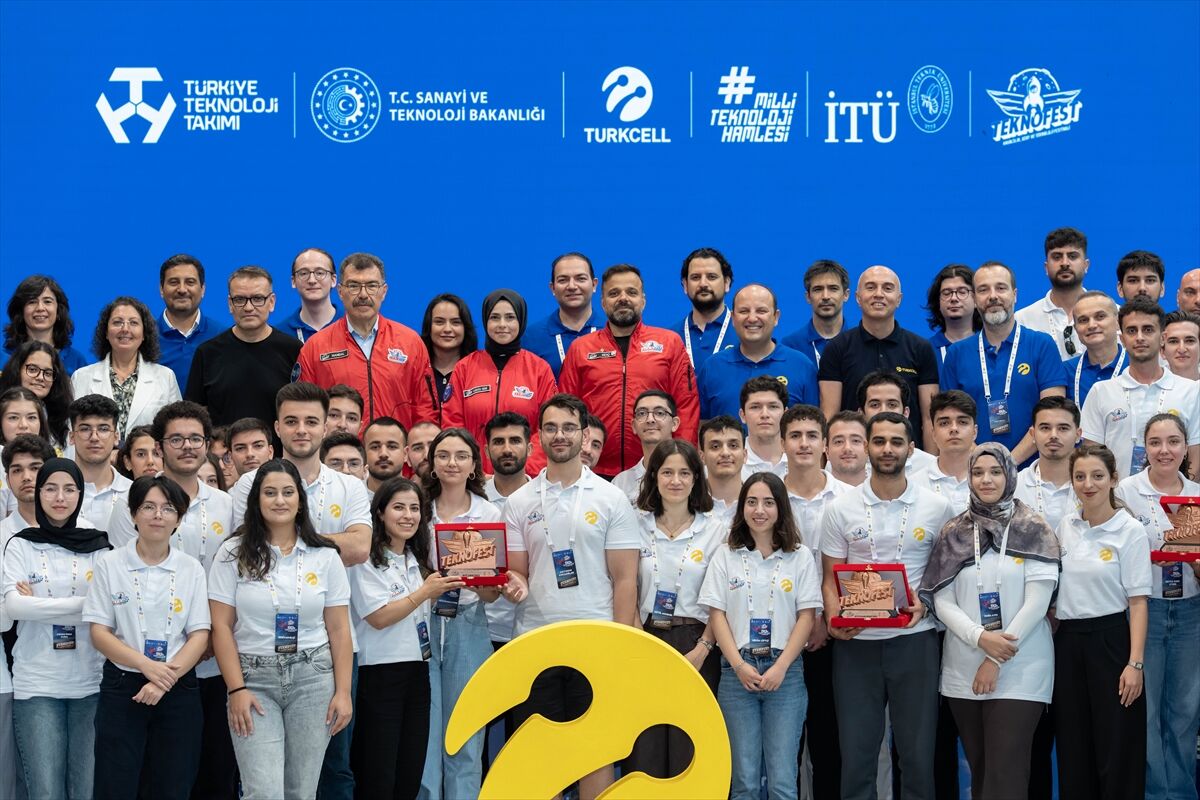 '5G ve Yapay Zeka ile Akıllı Yol Güvenliği Yarışması'nda final heyecanı yaşandı
